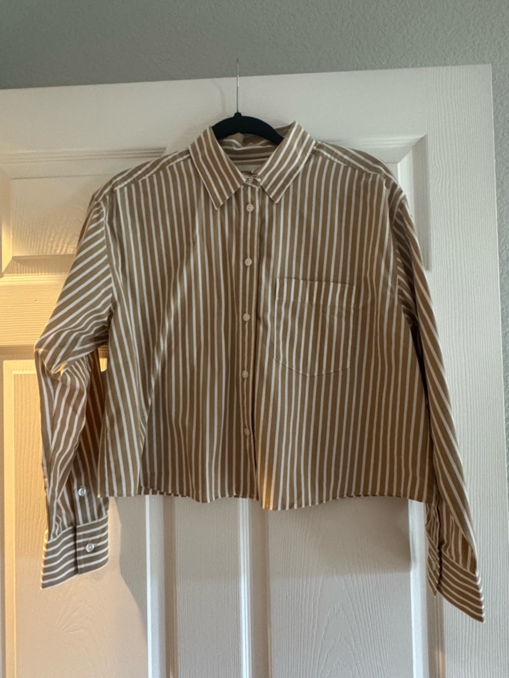 NWT Banana Republic  Women’s Cropped Beige and White Striped Button-Up Shirt